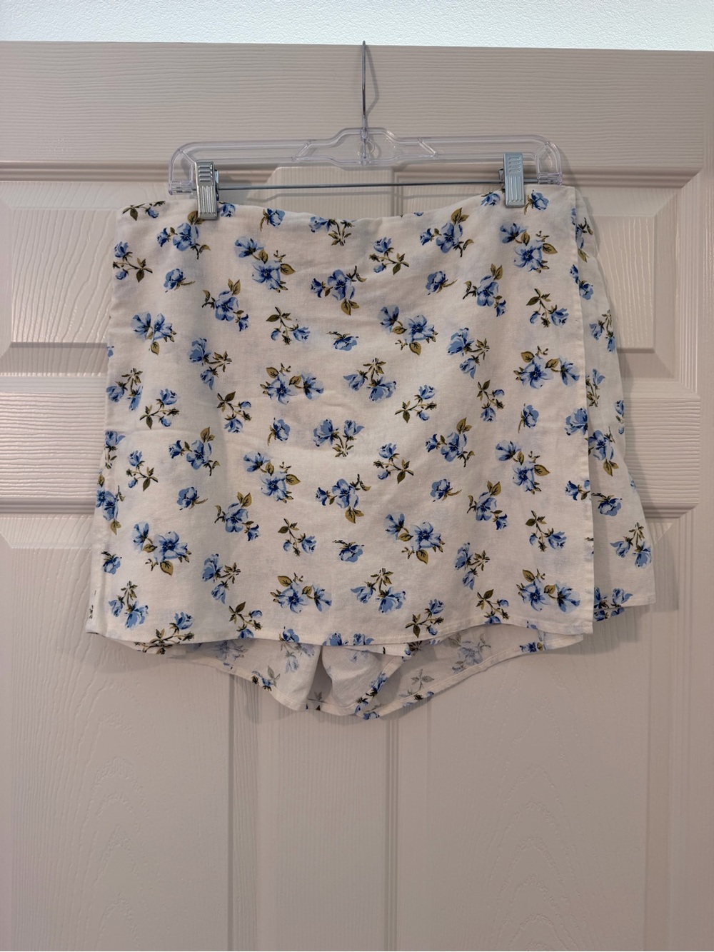 Women’s Linen Floral Skort in White with Blue Print